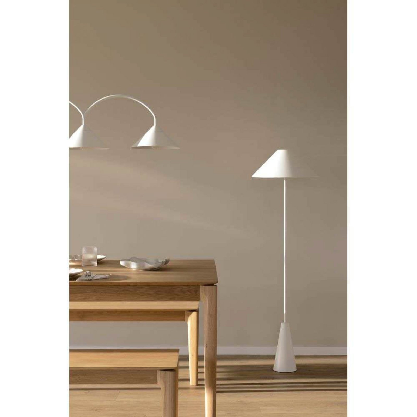 Cannes Lampadar White - Globen Lighting