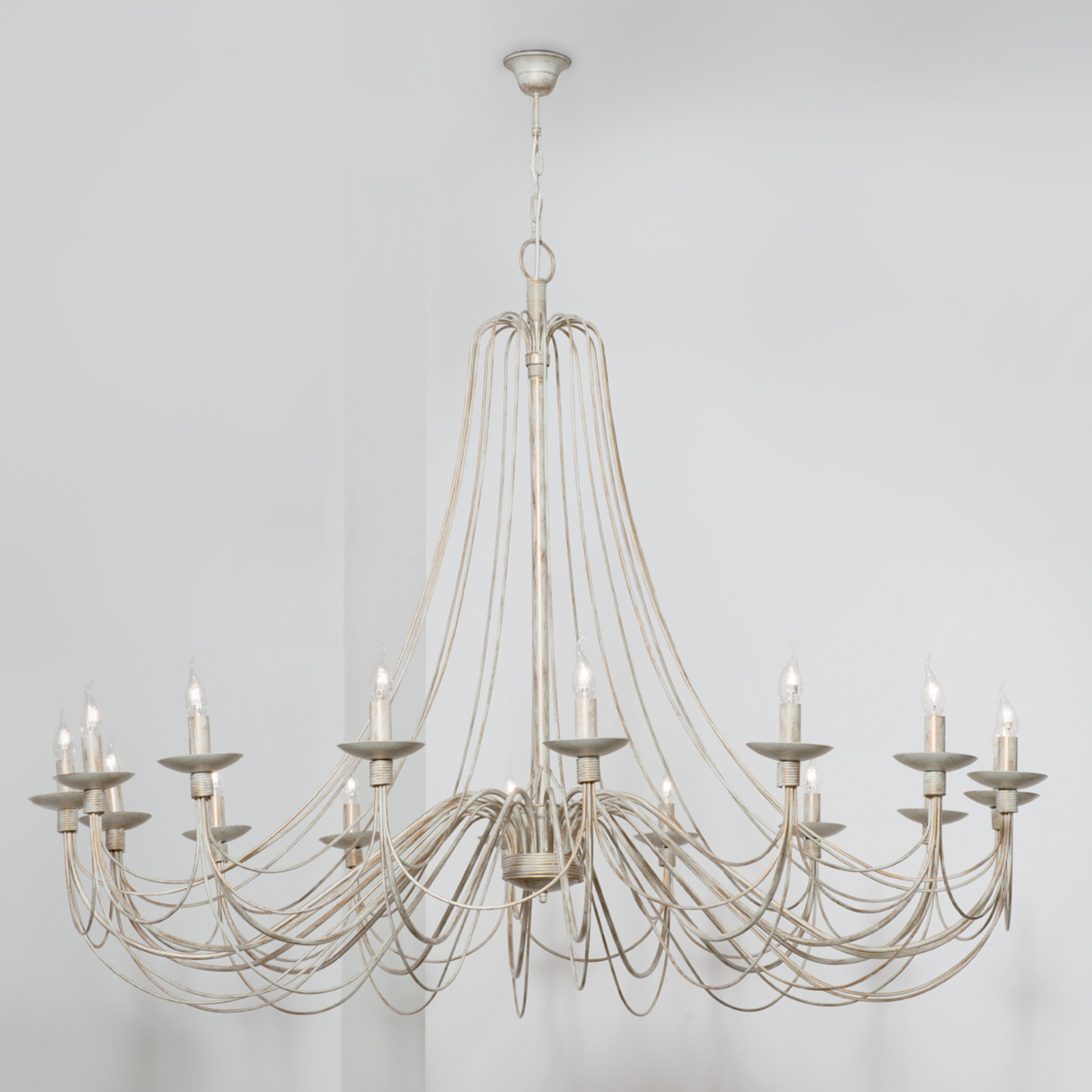 Beautifully curved chandelier Antonina, 15-light