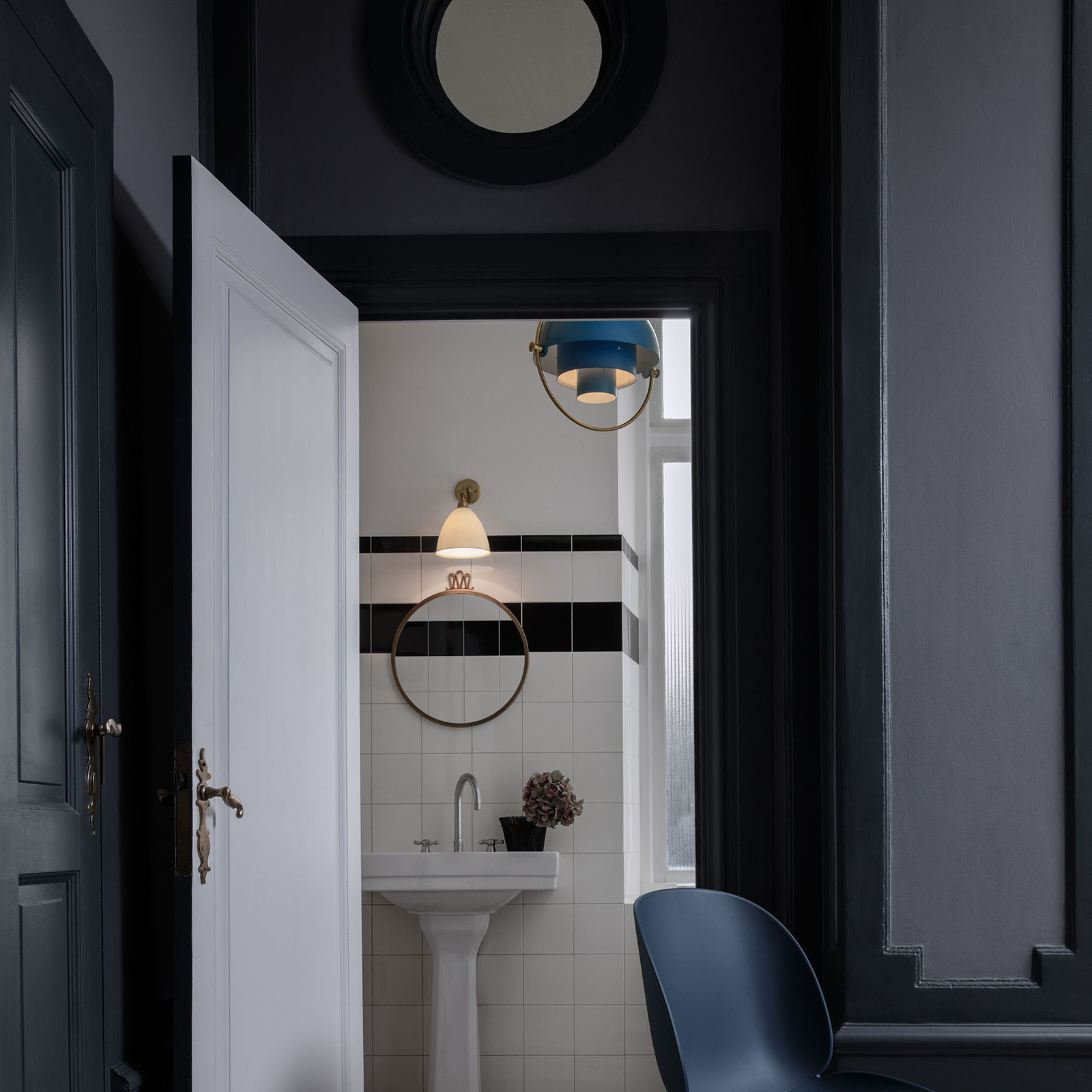 GUBI Multi-Lite hanging lamp 32 cm brass/blue, for Living / Dining Room, steel, E27, 60 W, energy efficiency: A++