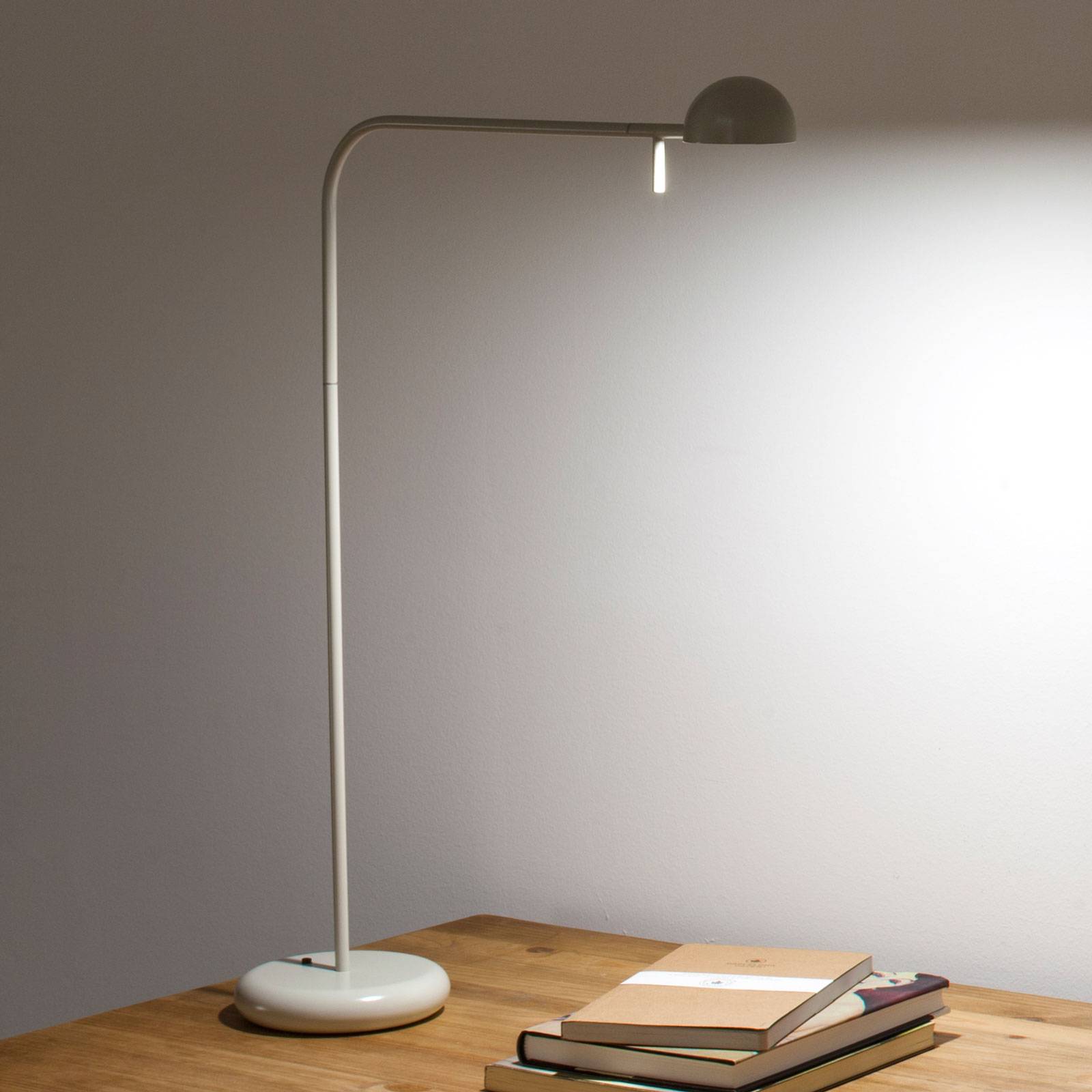 E-shop Vibia Pin 1655 stolná LED lampa dĺžka 40 cm biela