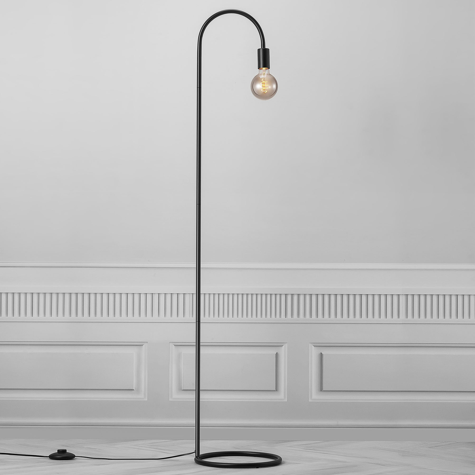 Lámpara de pie Paco en estilo minimalista