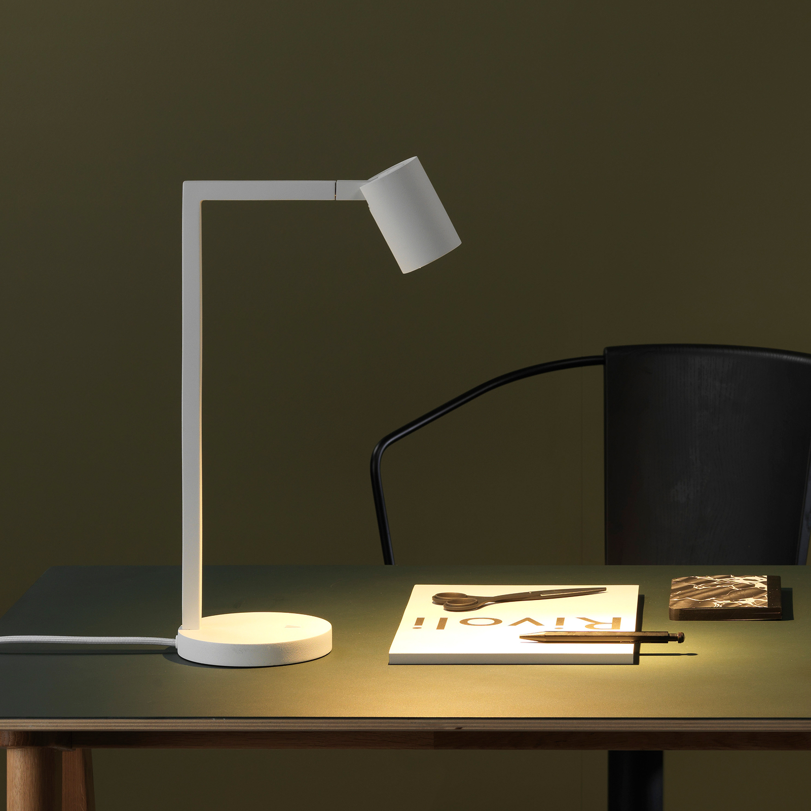 Astro Ascoli table lamp with movable lampshade