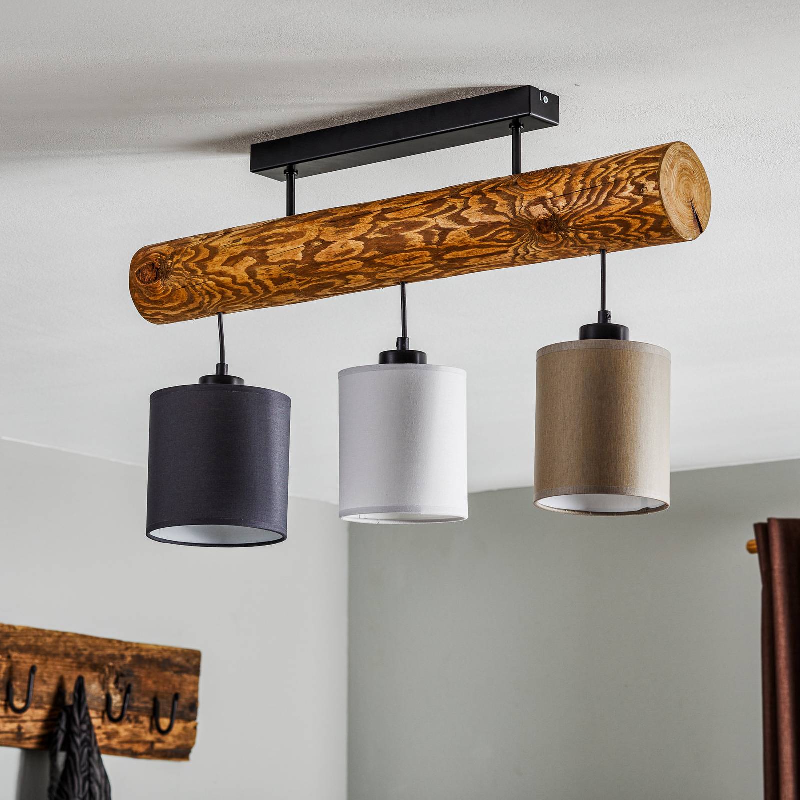Plafondlamp Sachiko, houten balk, 3 stoffen kappen