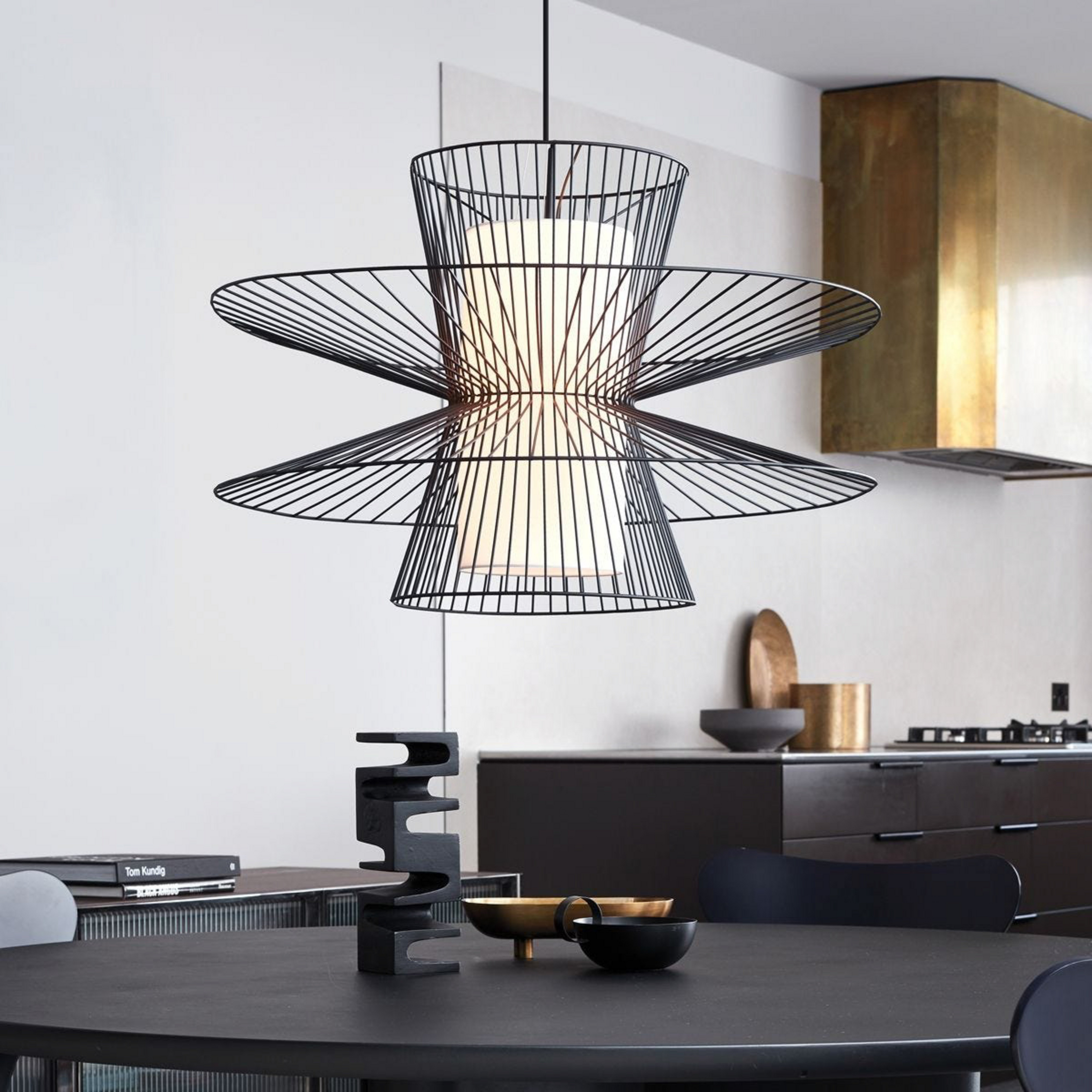 Висяща лампа Beacon Dulverton Ø 80 cm черен метал стъкло