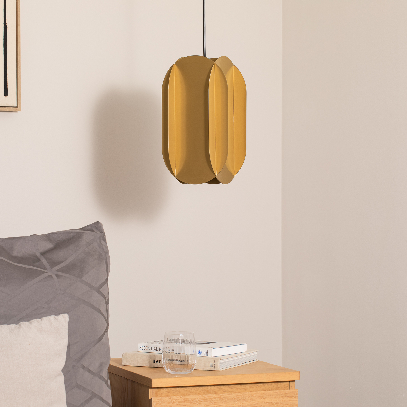 Lampă suspendată Corner, culoare auriu, înălțime 35 cm, metal, E27 Lampă suspendată Corner, culoare auriu, înălțime 35 cm, metal, E27