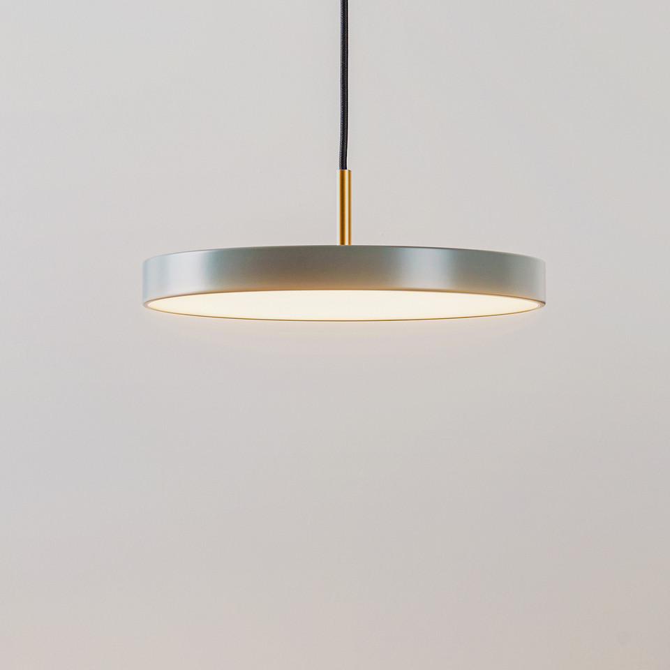 Umage Asteria Mini LED-hänglampa ljusgrön/mässing Ø 31 cm, grön från Umage