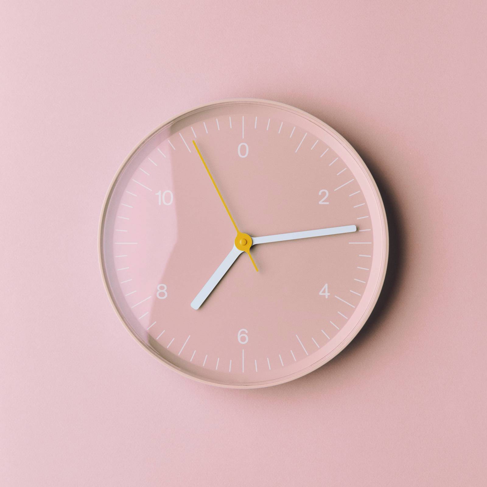 HAY Wandklok Wall Clock, roze, kunststof, Ø 26 cm voor woonkamer / eettafel - modern - paars / roze / rose