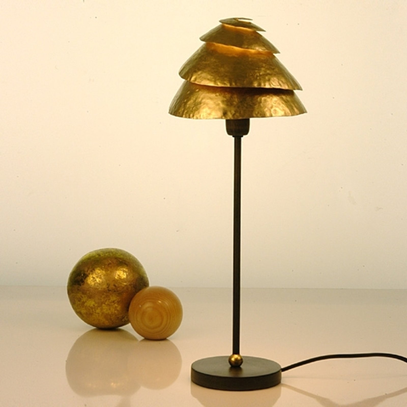 Stolná lampa Snail One v hnedo-zlatej