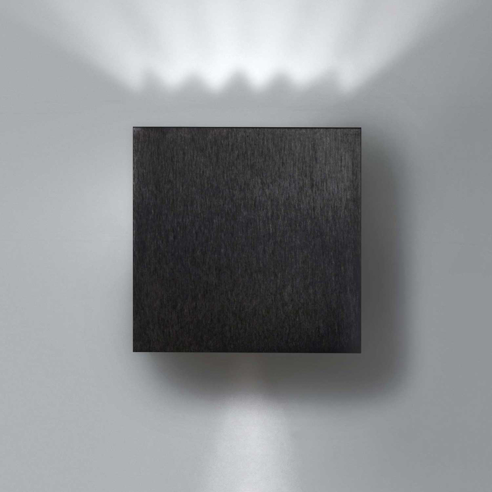 "Milan Dau" kubo formos sieninis šviestuvas "up-down", juodas