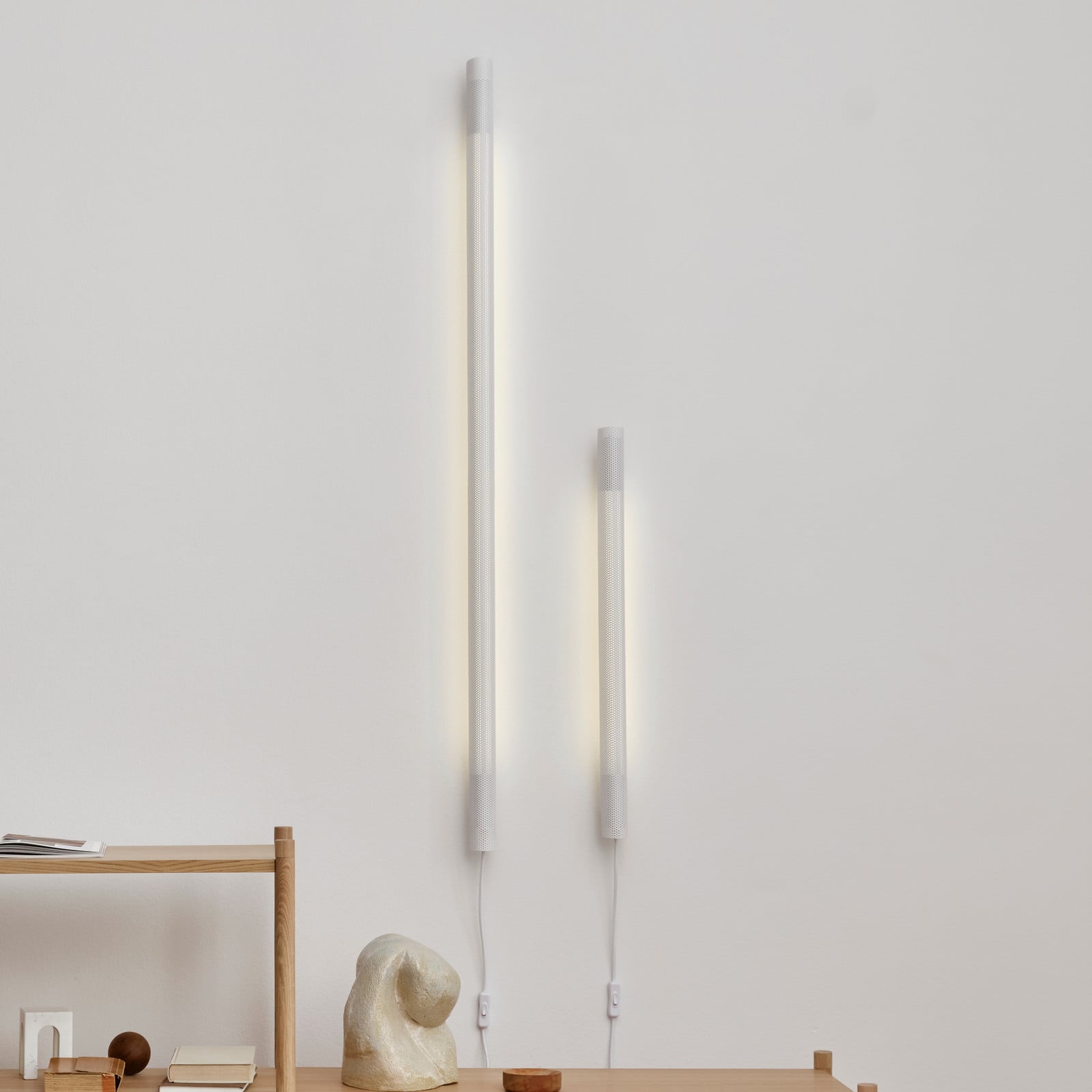 GEJST Aplică de perete Radent albă înălțime 135 cm G13 LED - Camera de zi / sufragerie - Metal