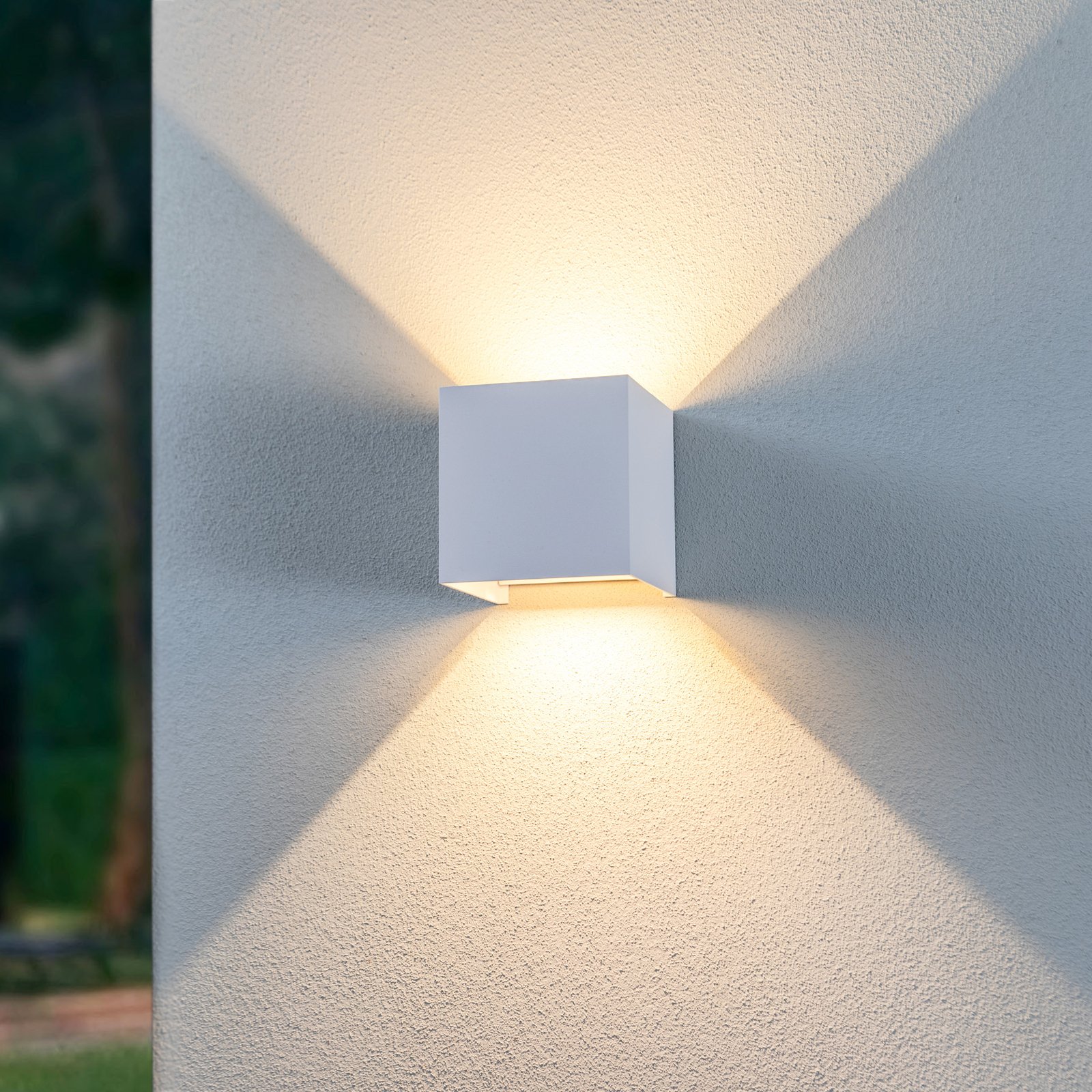 Lindby Nivar LED outdoor wall light, angular, white, metal, IP54