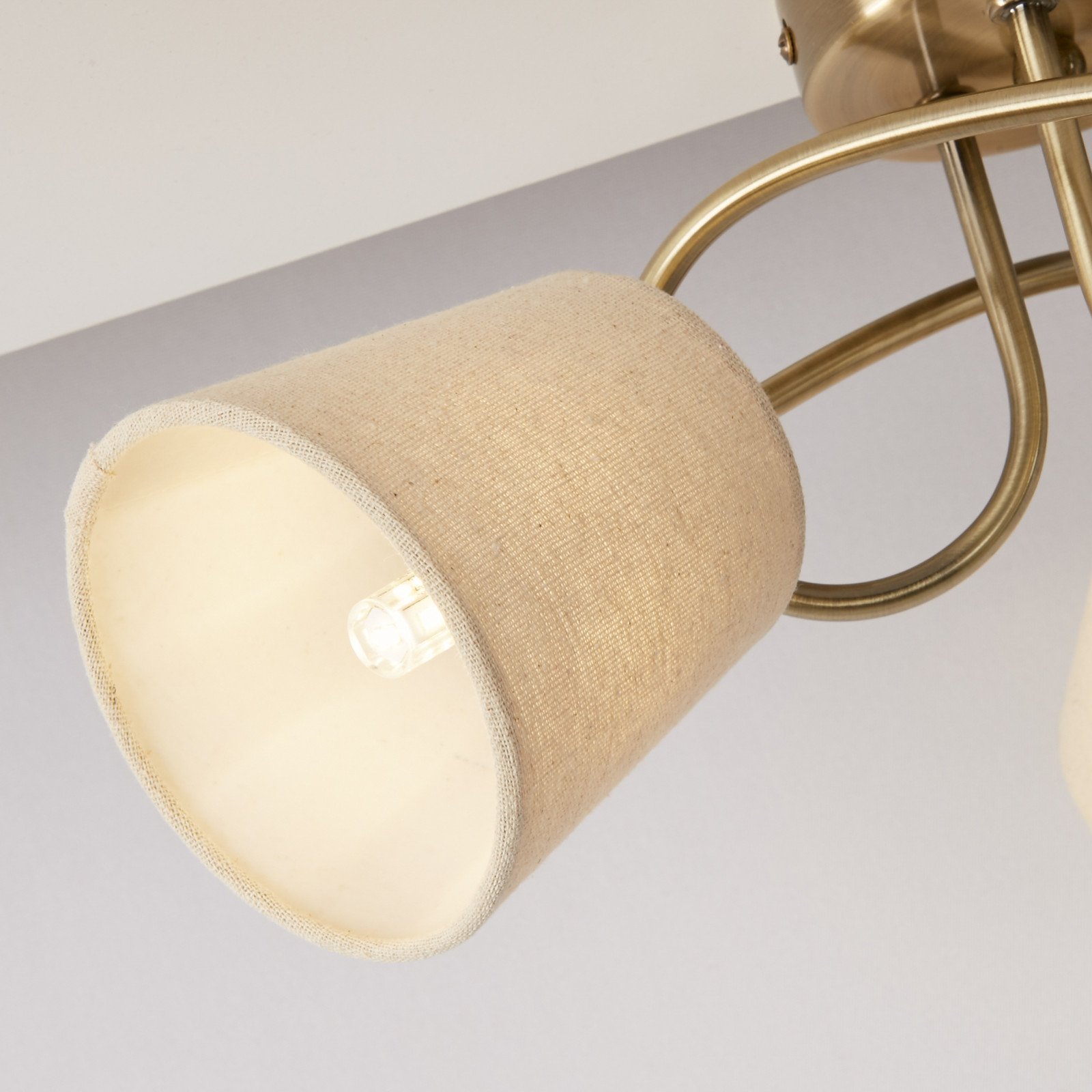 Searchlight Plafonieră Waris alamă/crem textil/metal 3 becuri - Camera de zi / sufragerie - Scandinavă - crem alamă - Țesătură / Textil