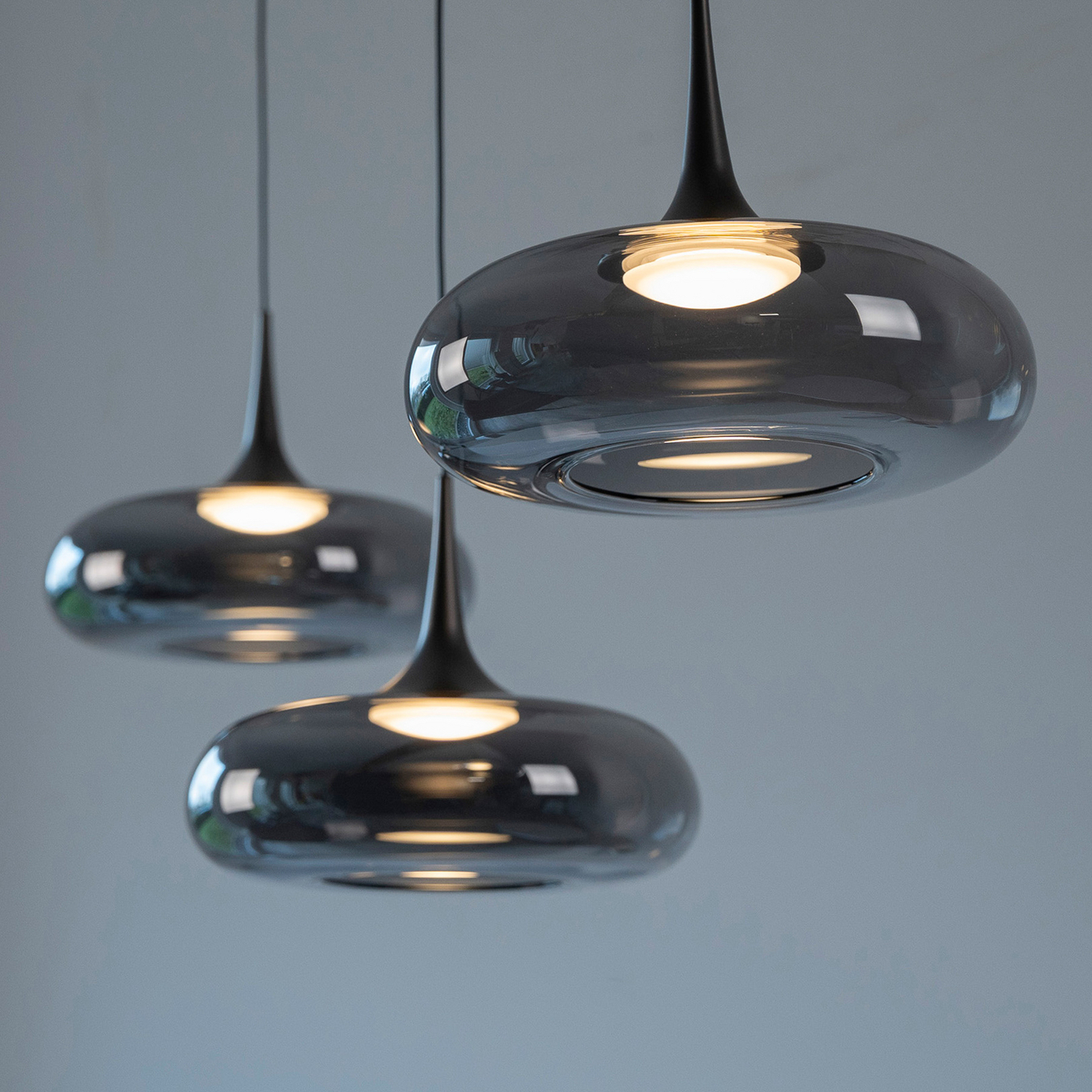 Schöner Wohnen LED-visoka svetilka Posh 7-žarčkov, dimno steklo, 3.000 K Schöner Wohnen LED-visoka svetilka Posh 7-žarčkov, dimno steklo, 3.000 K