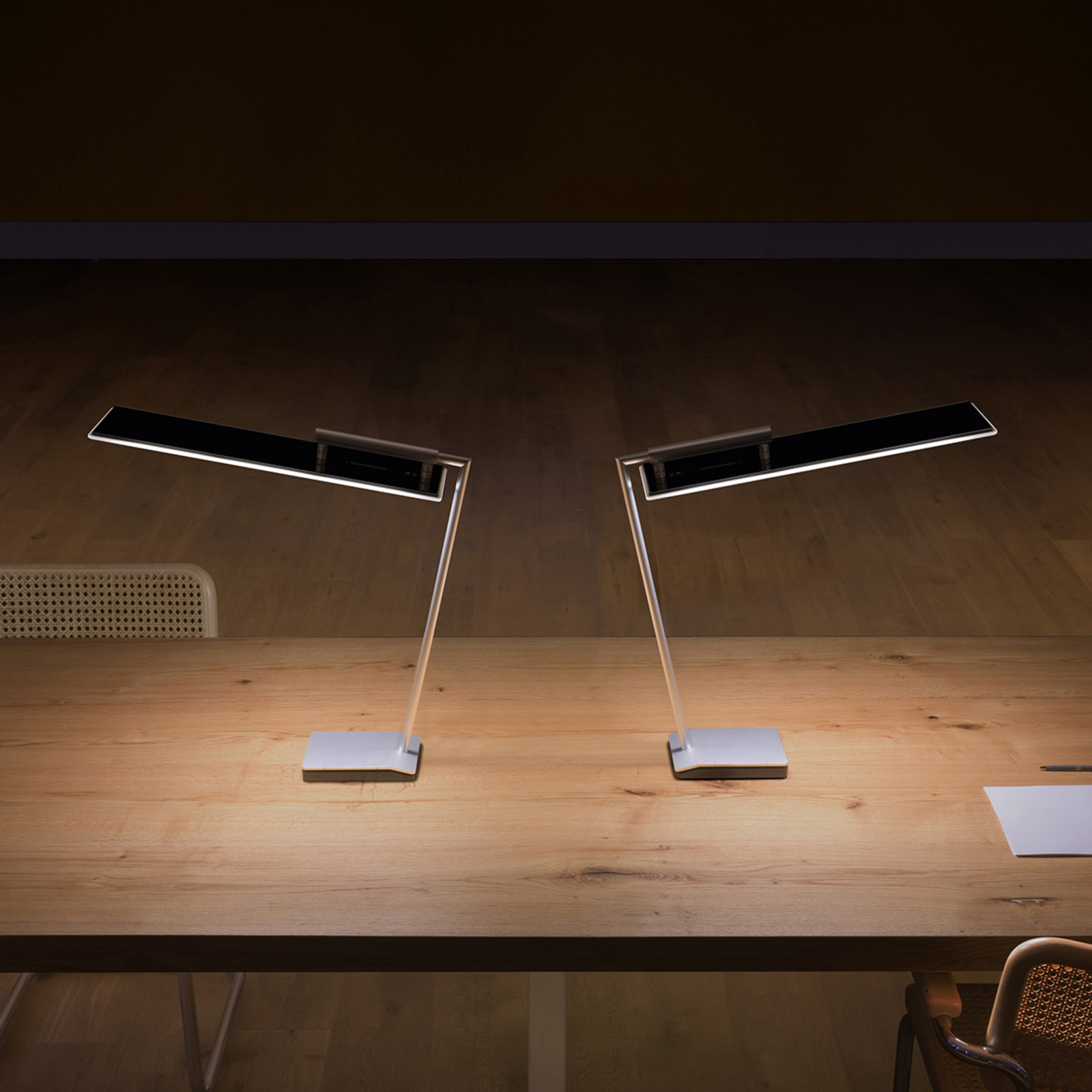 Fekete OLED íróasztal lámpa OMLED One d3