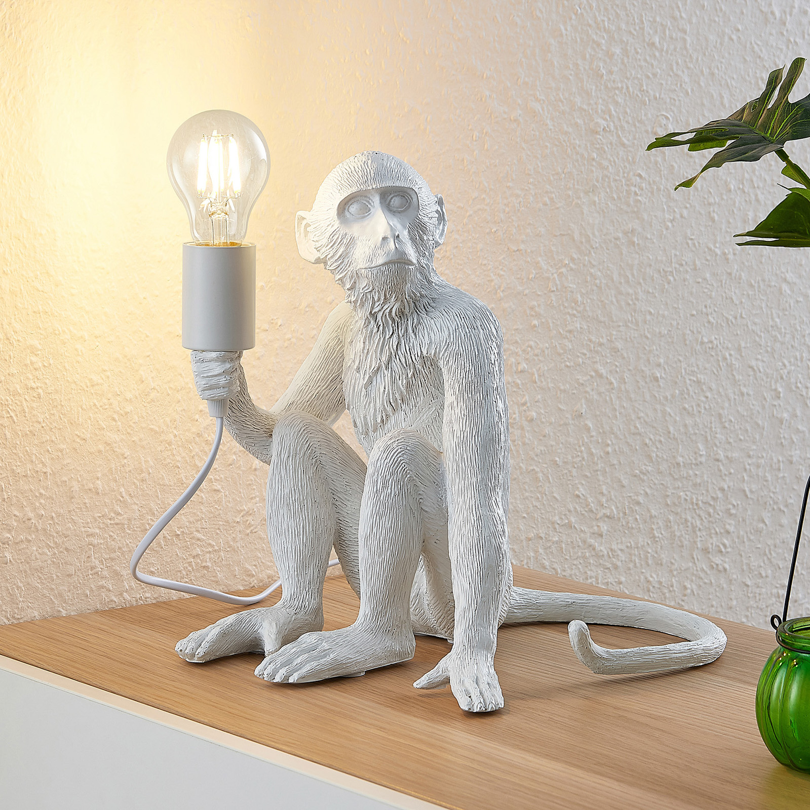 Lindby Monki stolní lampa ve tvaru opice, bílá