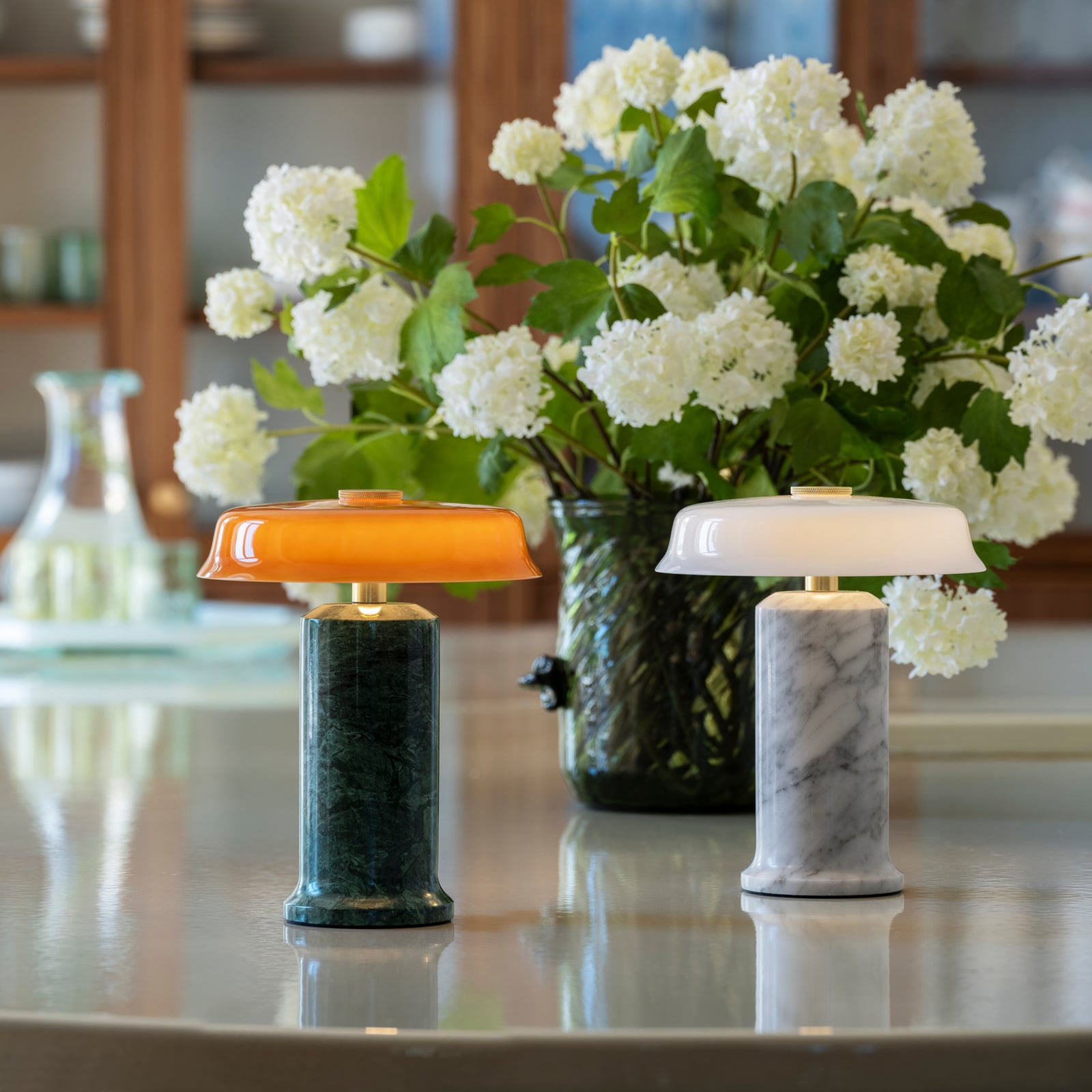 Candeeiro de mesa LED recarregável Trip No. 2, mármore, vidro - DESIGN BY US