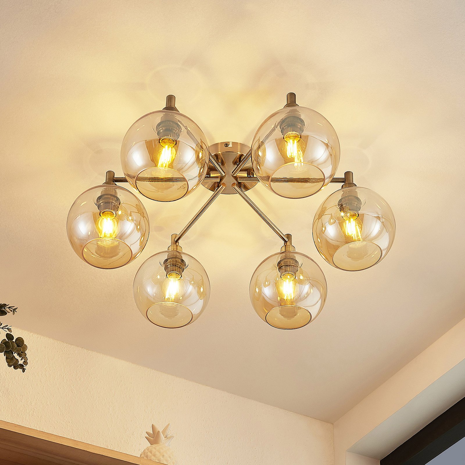 Lindby Jemissa ceiling lamp, 6-bulb, amber