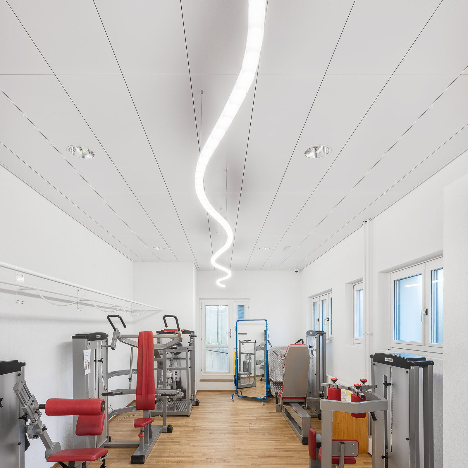 Regent Wiggle LED-Lichtleiste DALI 300cm 96W
