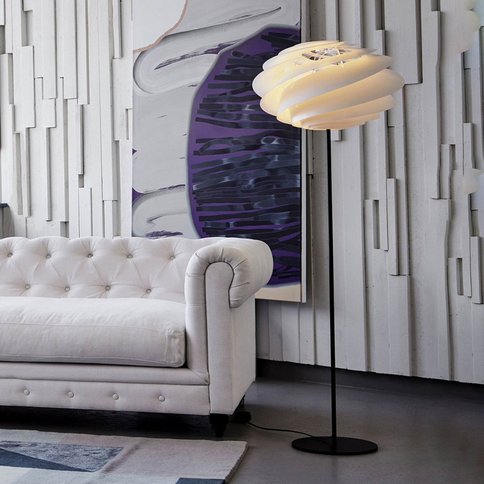 "LE KLINT Swirl" - baltas dizainerio grindų šviestuvas