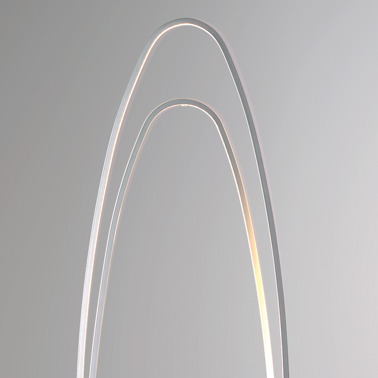 Lampadaire LED Flair en alu, forme elliptique