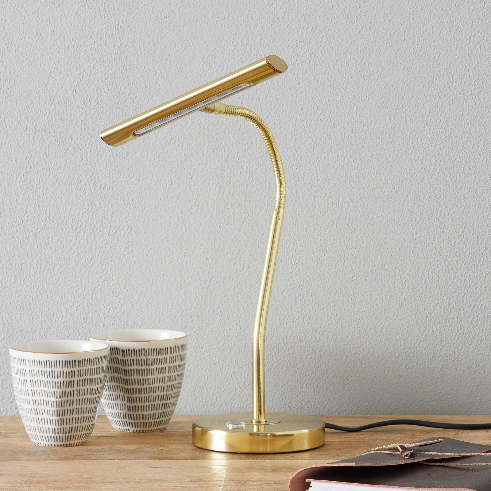 Brass-coloured LED table lamp Curtis