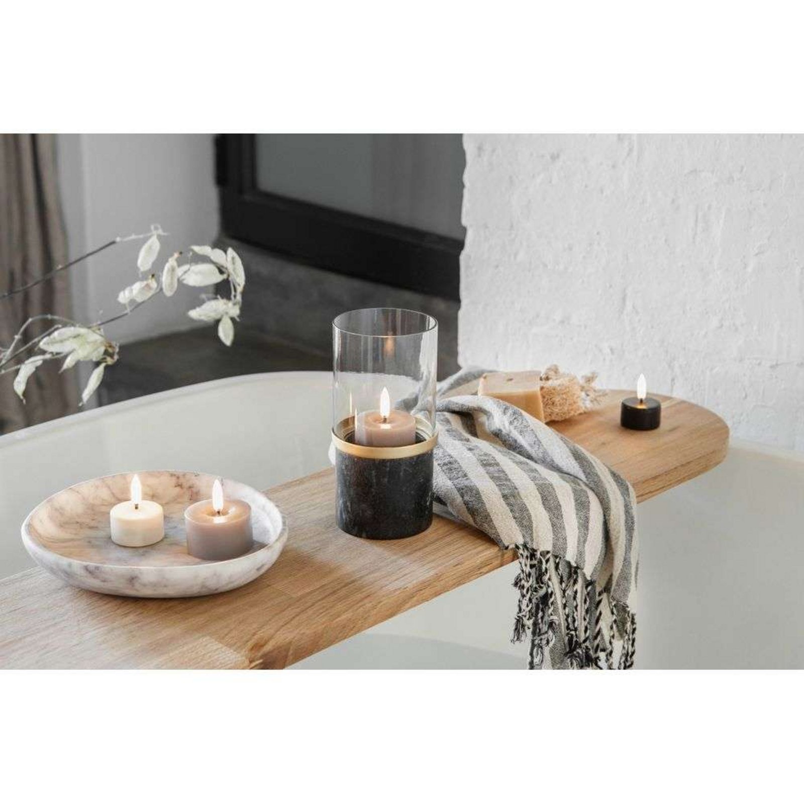 Tealight LED w/Battery 4 x 2,1 cm Nordic White - Uyuni Lighting