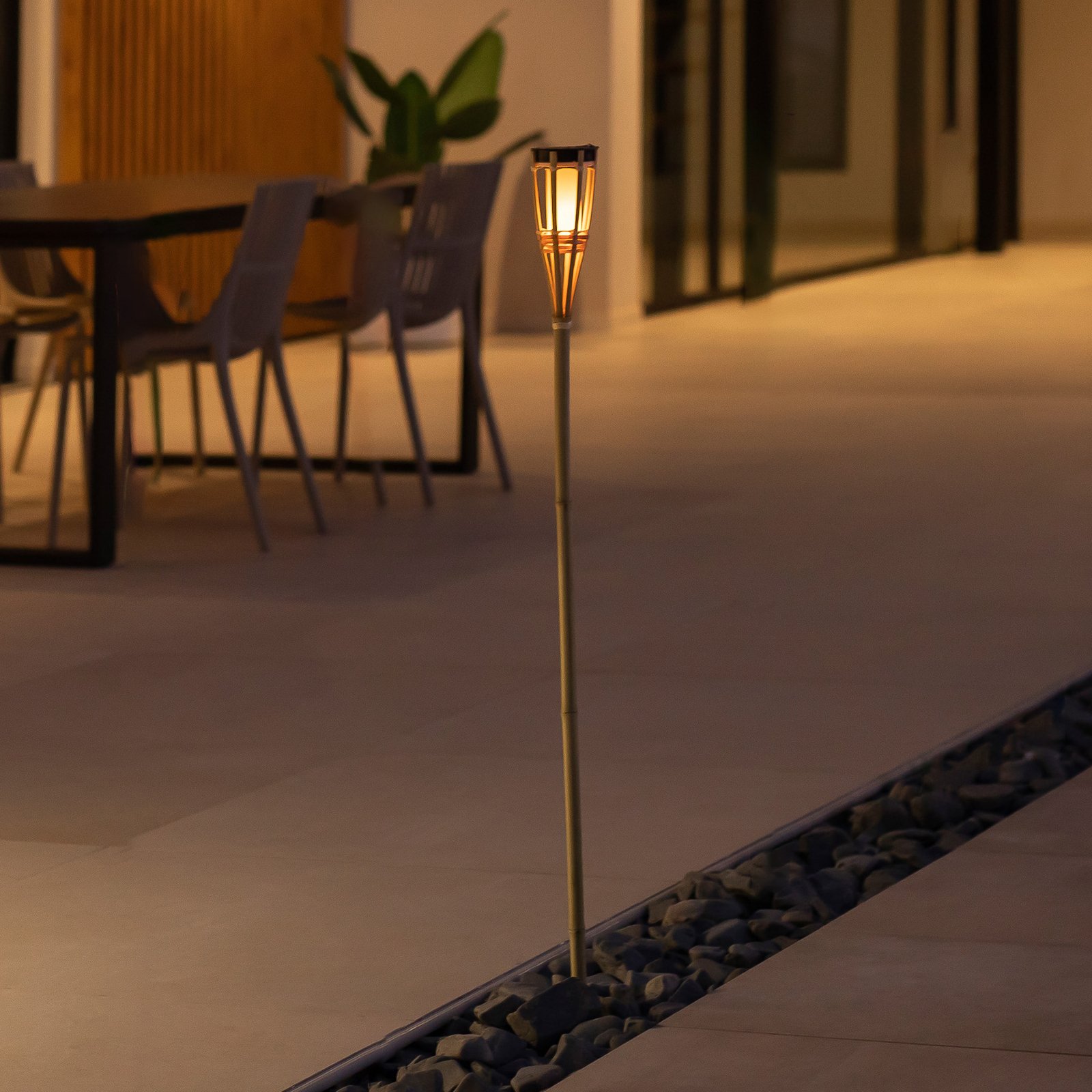 Newgarden Hiama LED-Solar-Gartenfackel aus Bambus