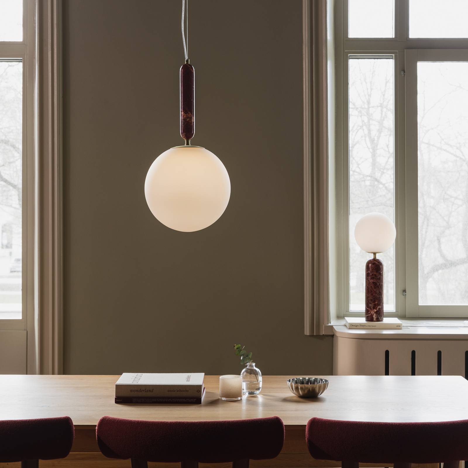 Lampa wisząca Globen Lighting Torrano, czerwona, Ø 30 cm, marmur