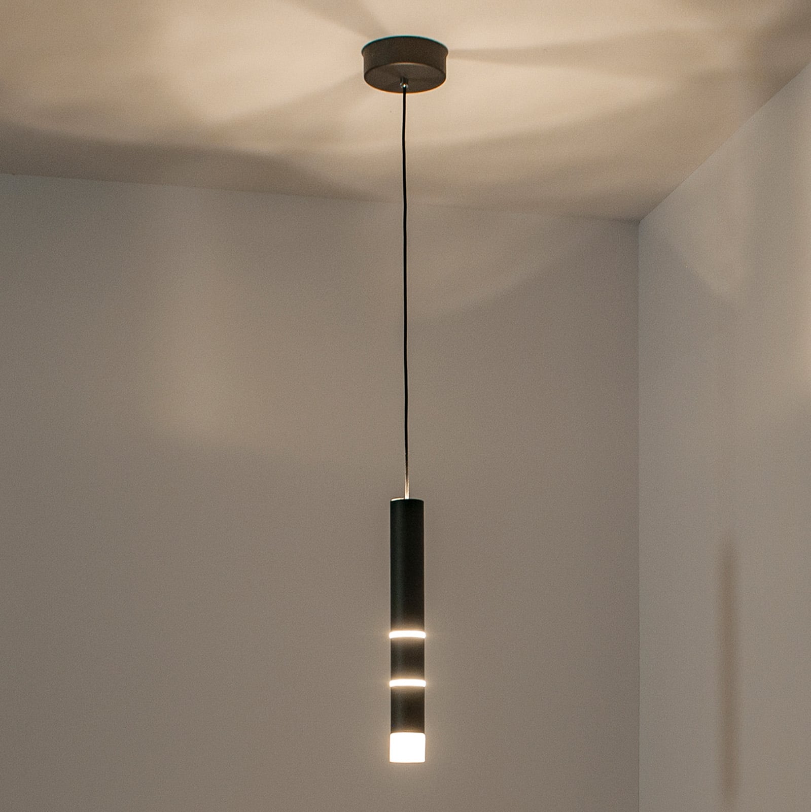 Vega LED-Hängeleuchte, ein Zylinder, schwarz - PURE Vega LED-Hängeleuchte, ein Zylinder, schwarz - PURE