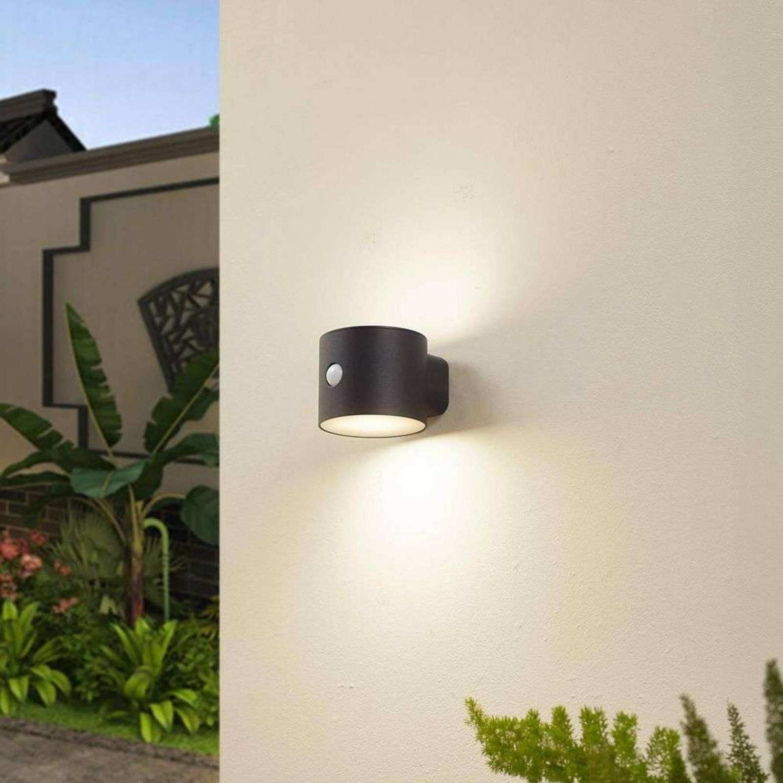 Amren LED Solar Cell Wall Lamp w/Sensor Black - Lindby