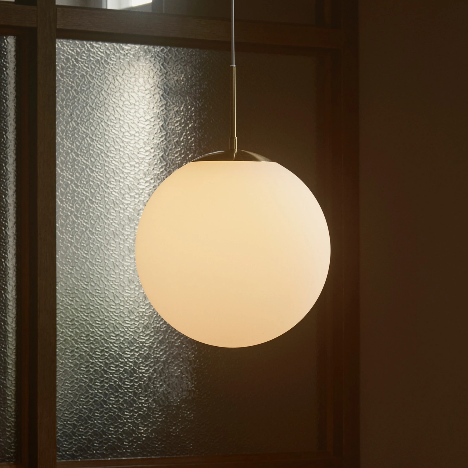 Hängeleuchte Grant in Messing mit Glaskugel Ø 25cm