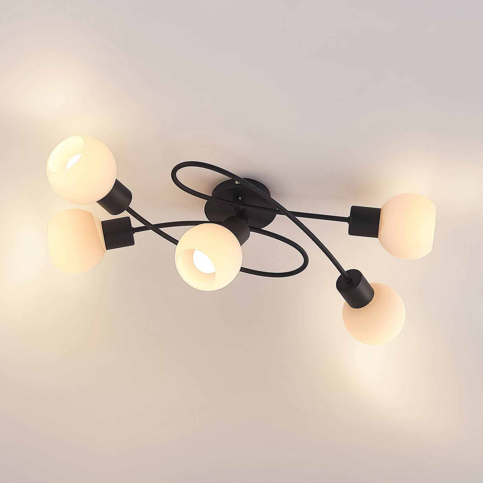 Lindby Elaina loftlampe, 5 lysk., lang, sort/hvid