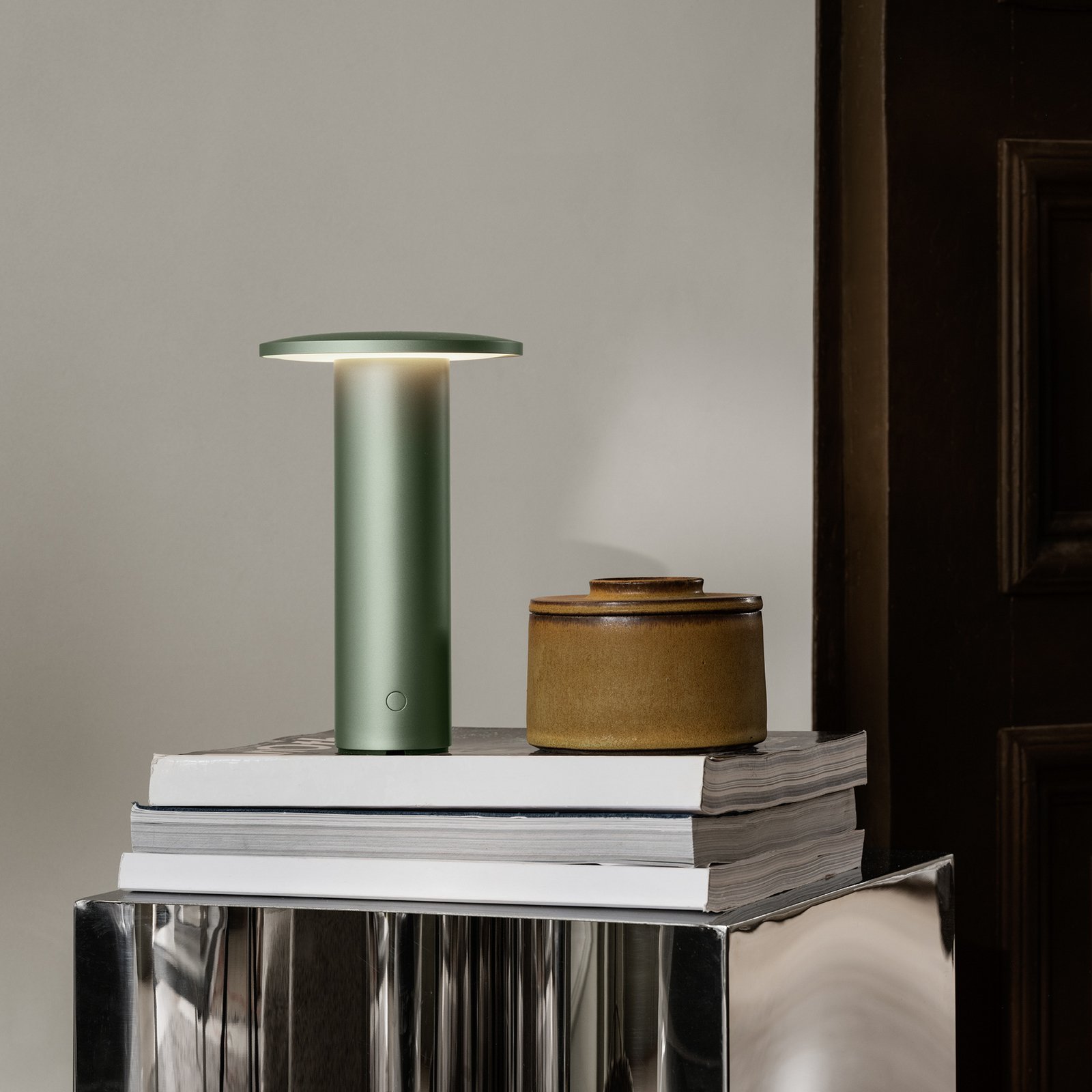 Fritz Hansen LED-Akku-Tischleuchte Solae, grün, Alu, IP44