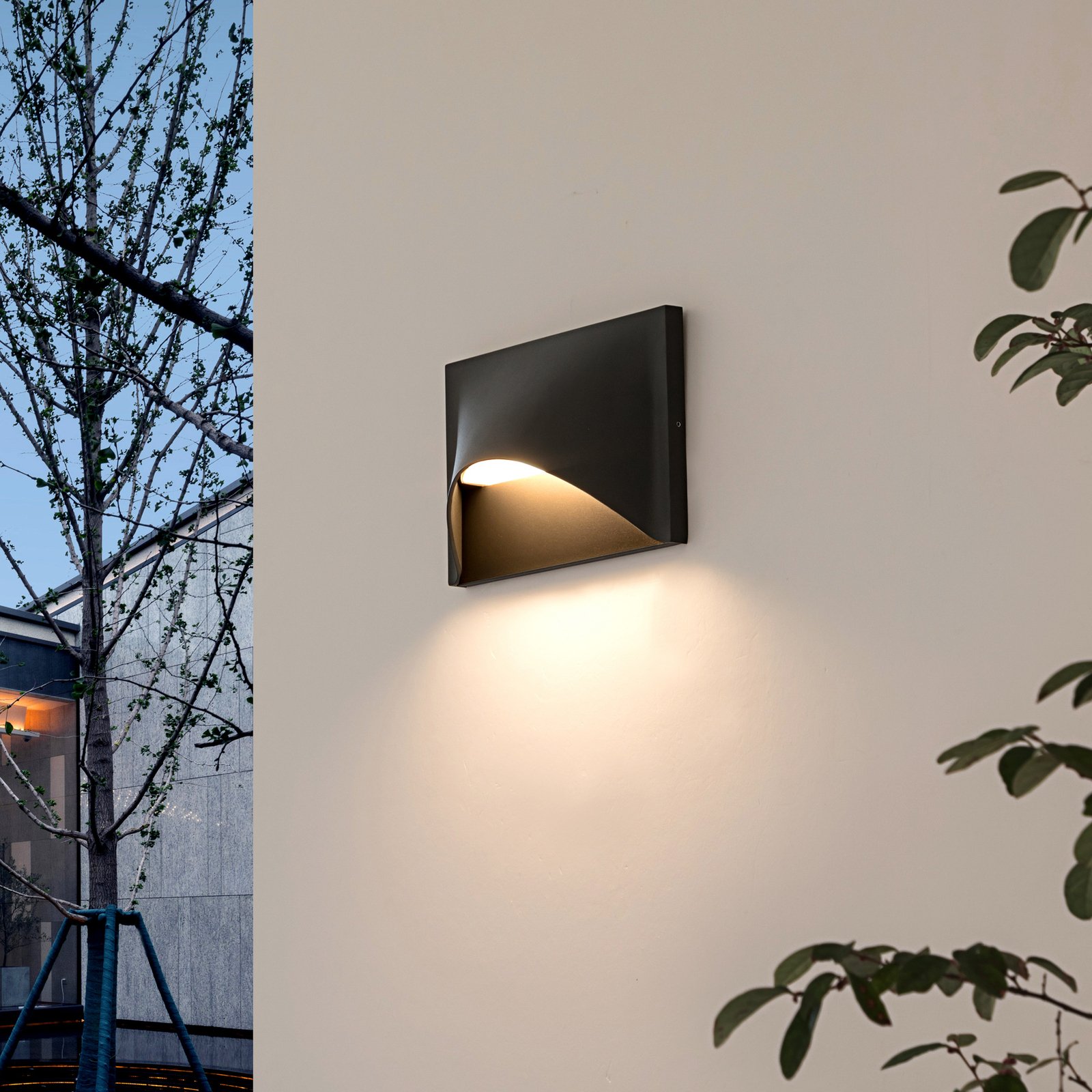 Lucande Gianovia LED outdoor wall light, aluminium