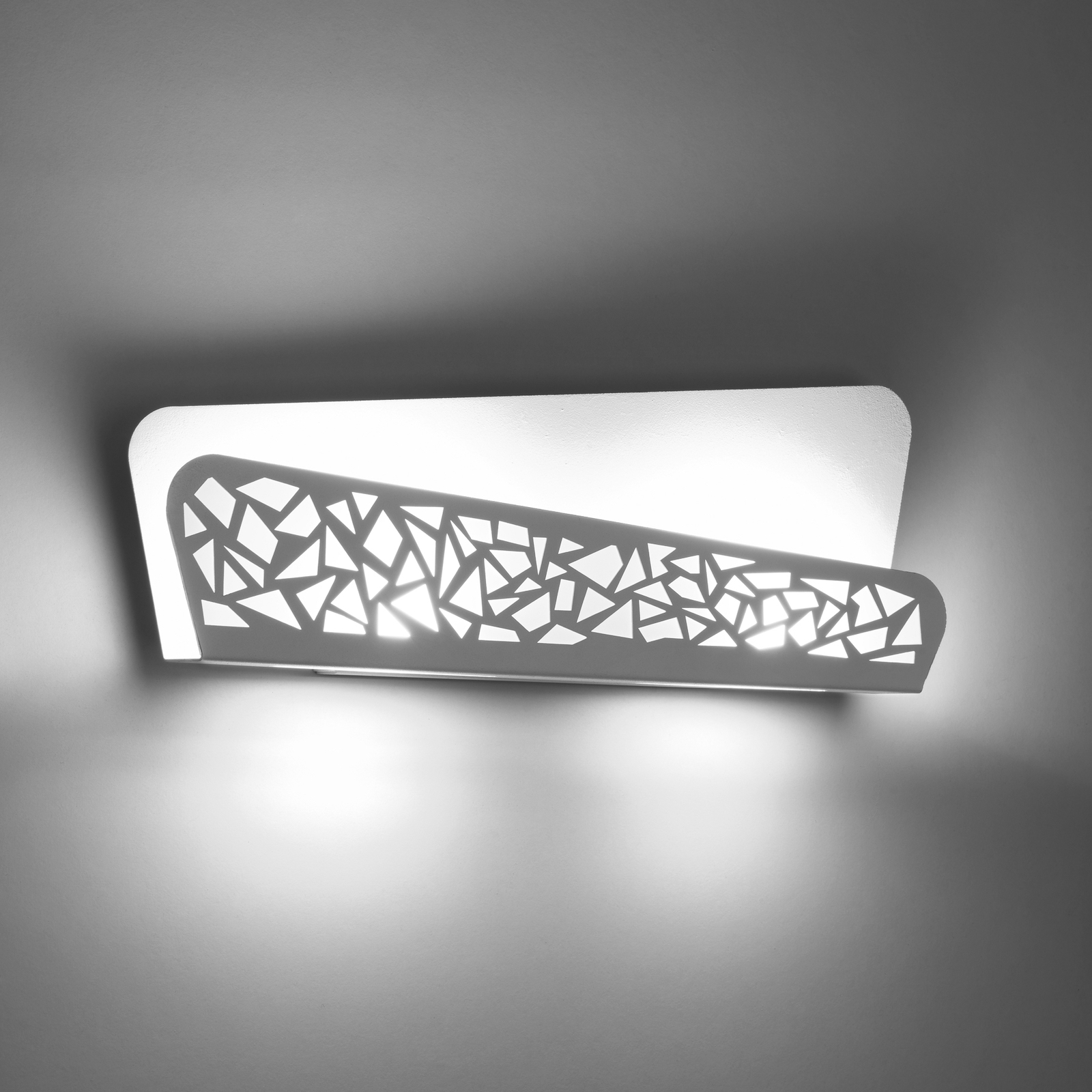 Euluna Seraphine wall light, patterned shade
