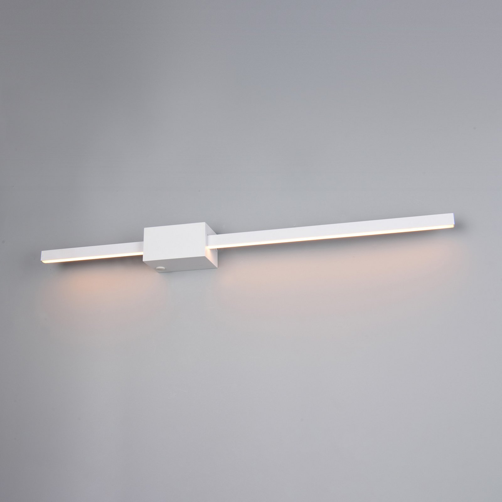 LED wandlamp Cassino, mat wit, breedte 70 cm, metaal