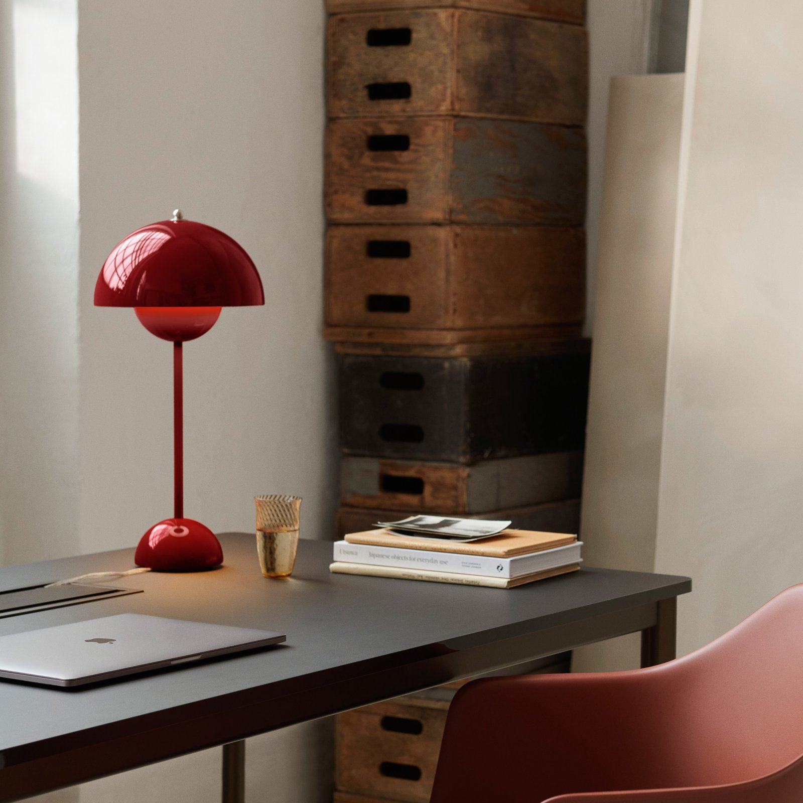 Stolová lampa Flowerpot VP3 Vermilion Red - &Tradition