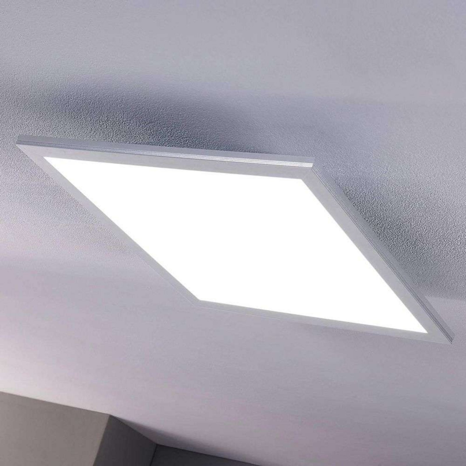 Livel LED Candeeiro de Tecto CCT 40x40 White/Silver - Lindby