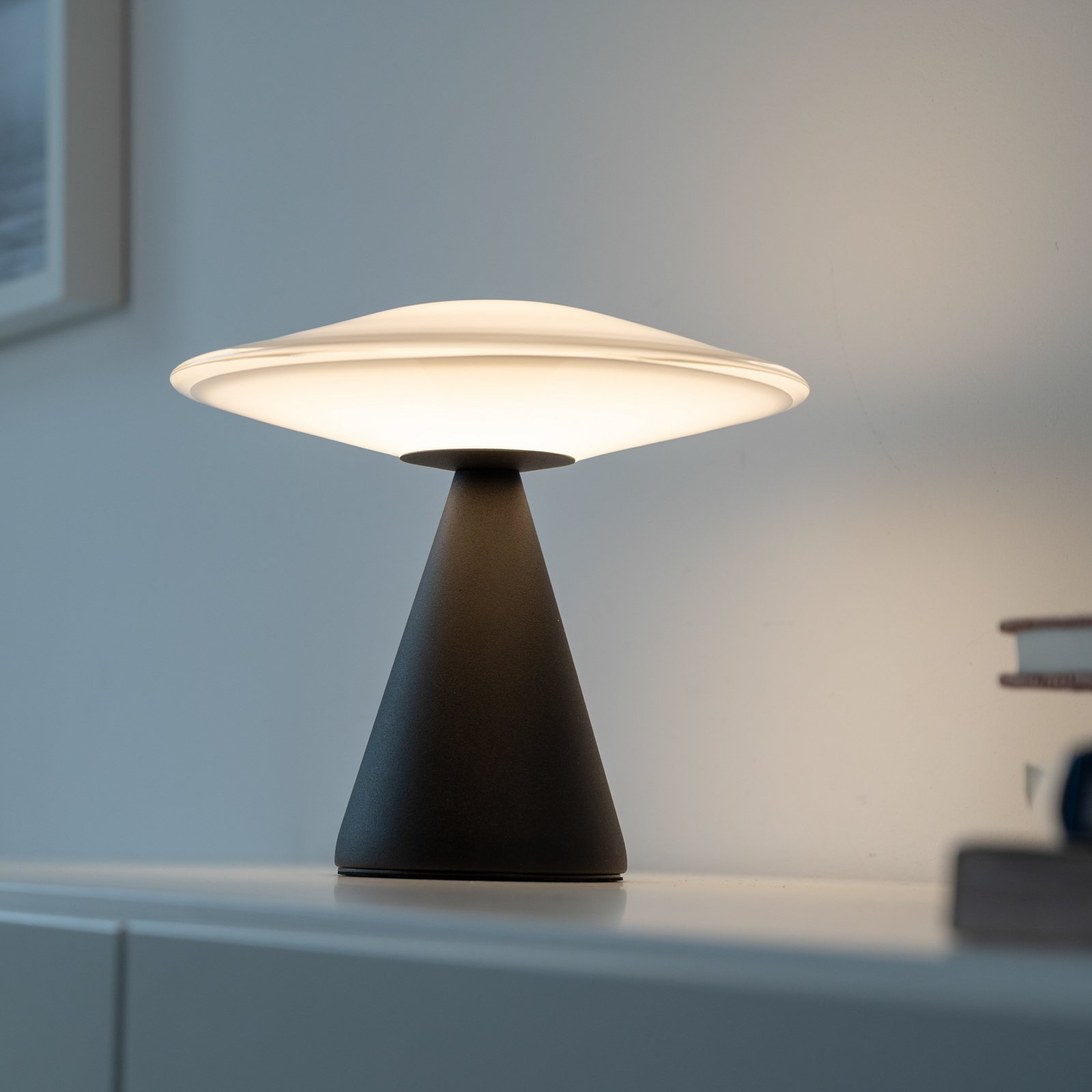 Paul Neuhaus LED-Tischlampe Elipsa, weiß/schwarz, dimmbar