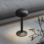 PLEASE WAIT to be SEATED Akku-Tischlampe Emendo, IP44, dim