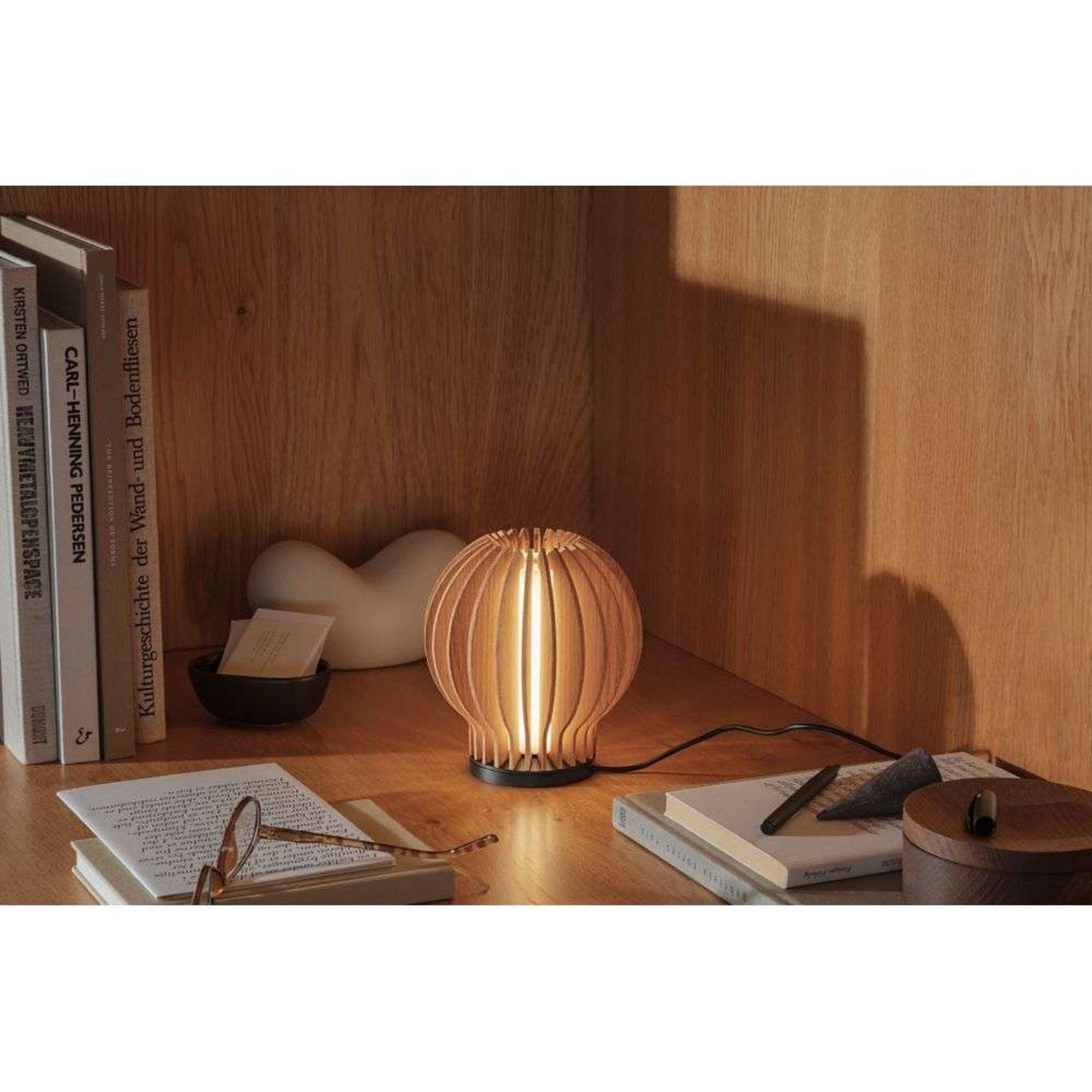 Radiant Round Portable Candeeiro de Mesa Oak - Eva Solo