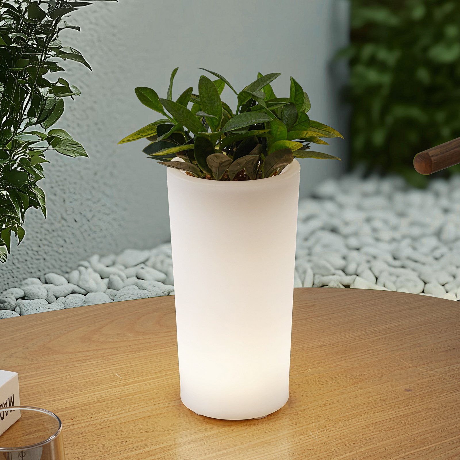 Lindby LED rechargeable flower vase Florista, RGB, IP54, Ø 12cm, white