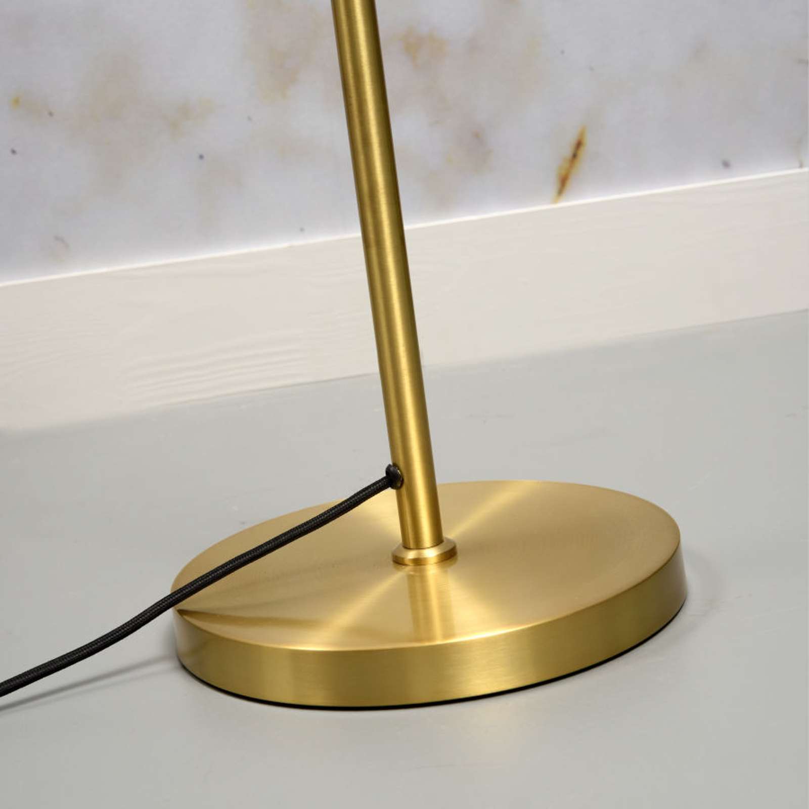 It’s about RoMi Lyon floor lamp, gold