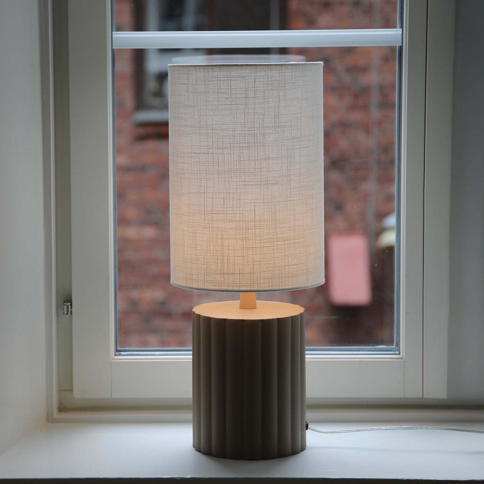 Can Bordslampa Vit/Beige Marksl&ouml;jd - Vardagsrum - Keramik - Med lampsk&auml;rm