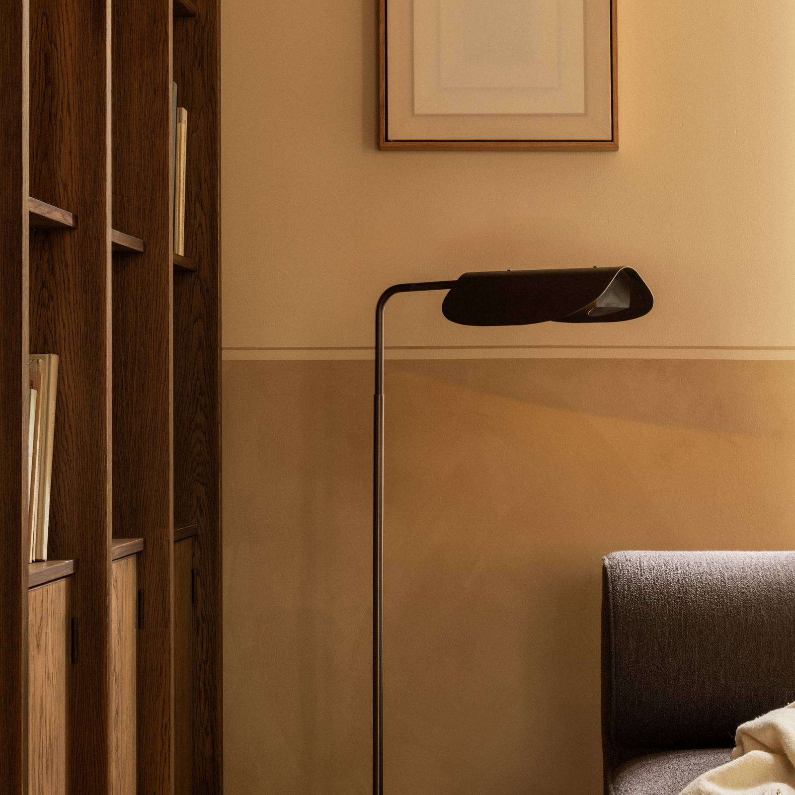Lampa podłogowa Audo Wing, kolor brązowy, wysokość 113 cm, z regulacją wysokości