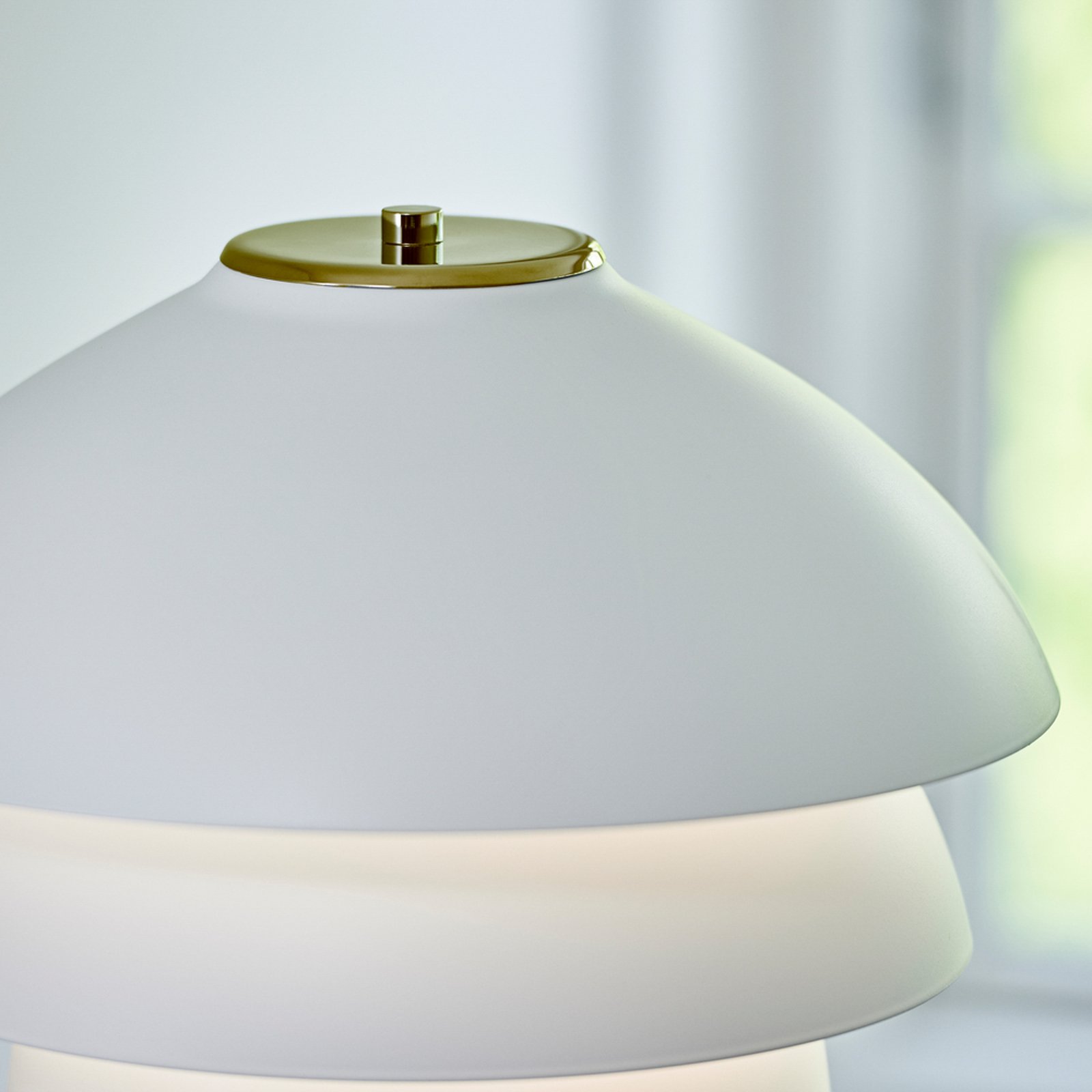 Valencia gulvlampe, høyde 151 cm, hvit/messing, E27 - Belid Valencia gulvlampe, høyde 151 cm, hvit/messing, E27 - Belid