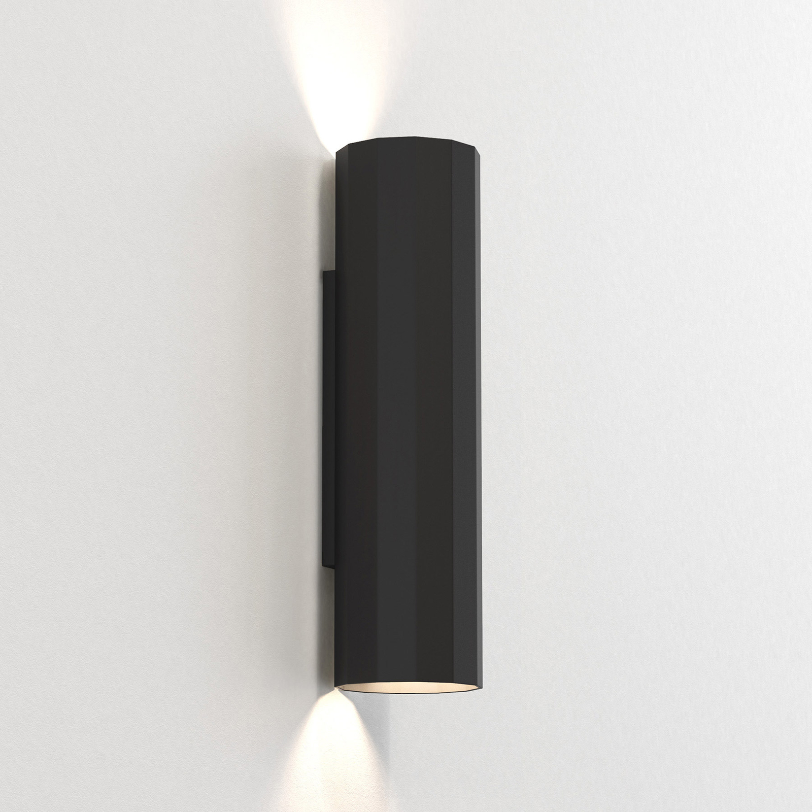 Astro Hashira Wandleuchte mit Up- und Downlight