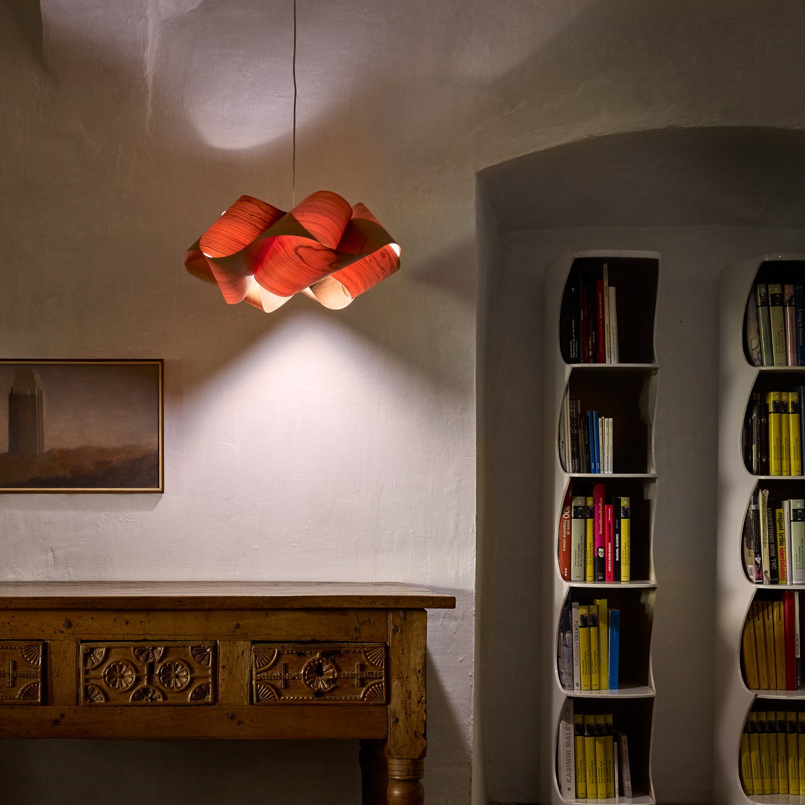 LZF hengelampe Swirl, kirsebærtre-/nikkelfarget, Ø 54 cm Tre