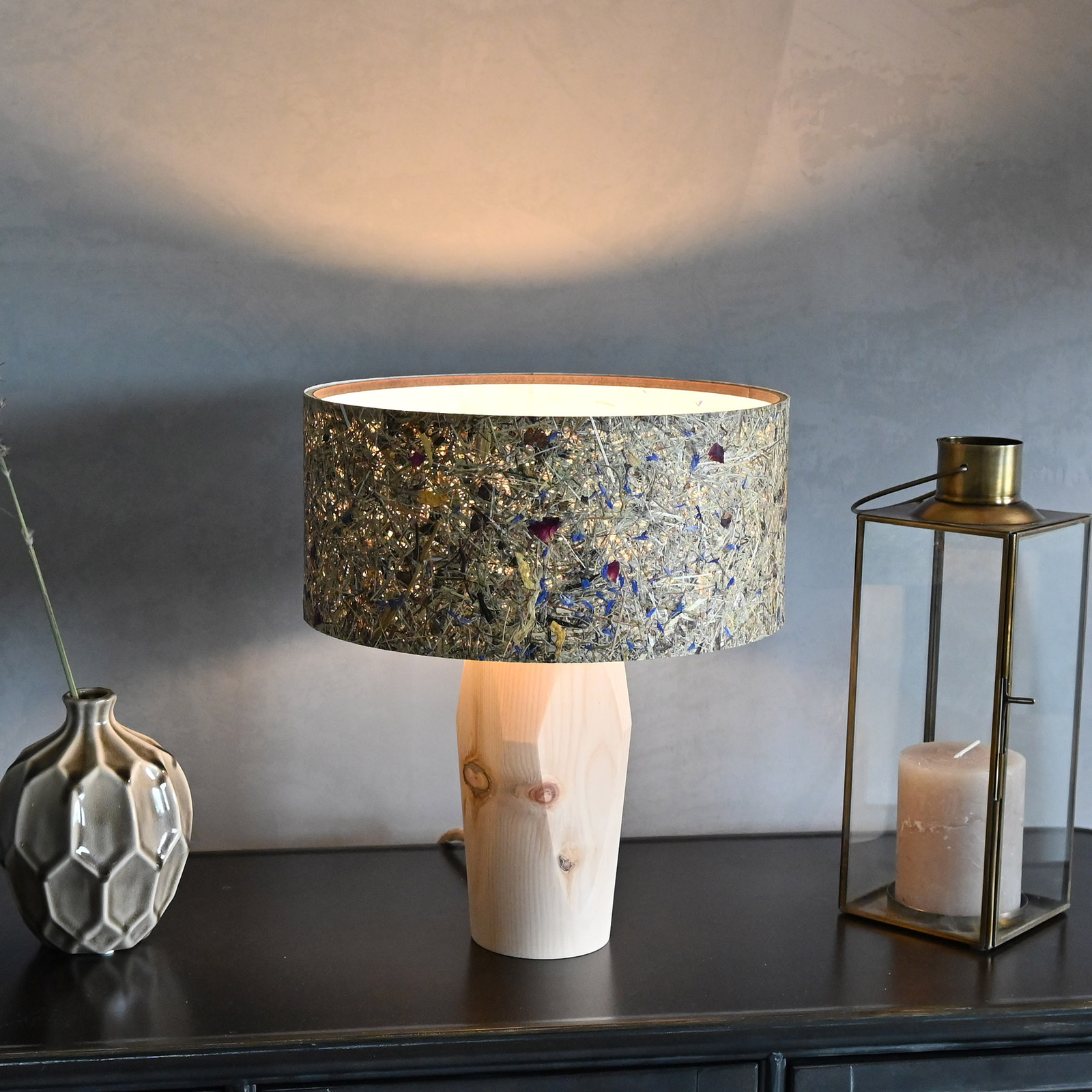 LeuchtNatur Pura LED table lamp pine/alpine meadow