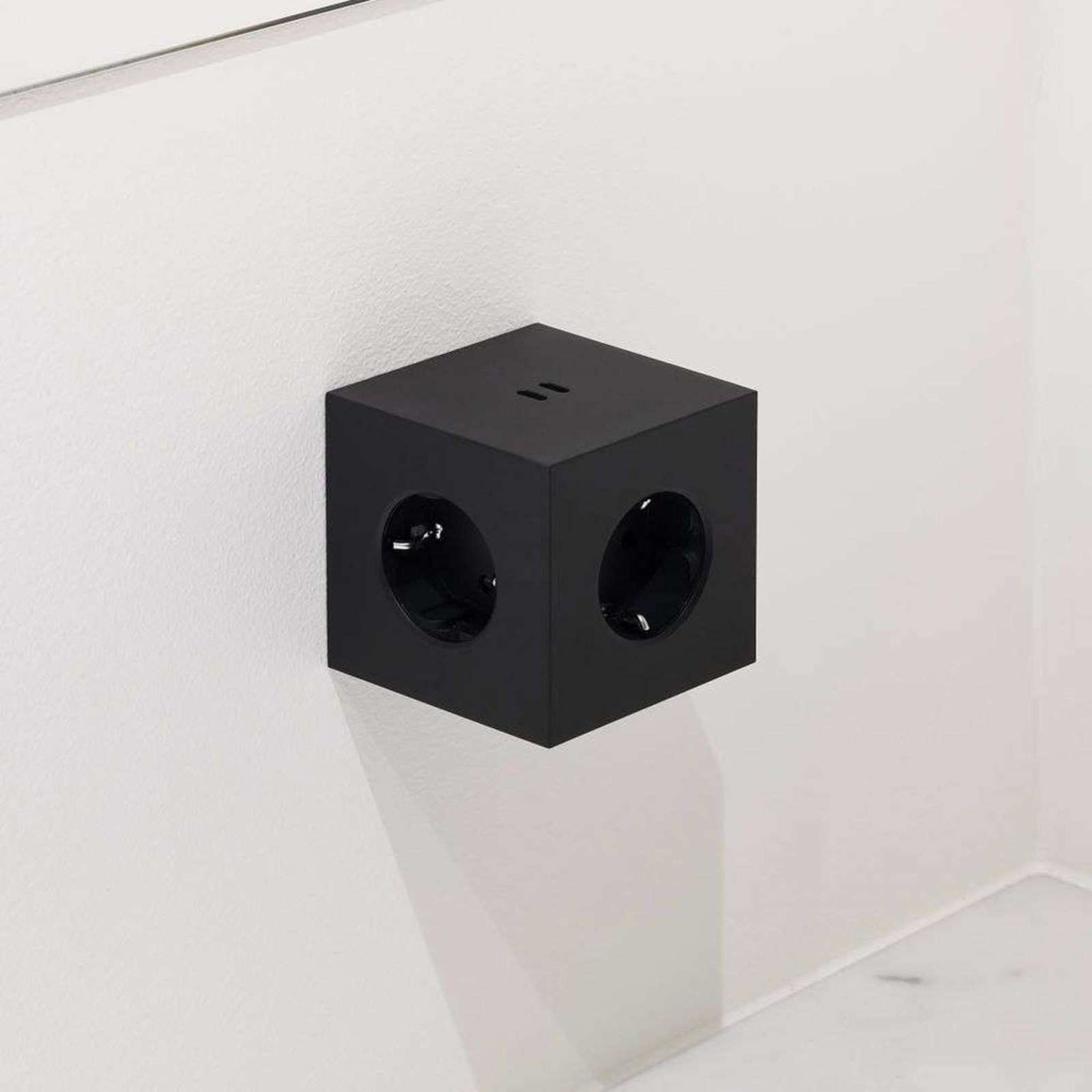 Square 2 Socket Extender w/30W Dual USB-C Stockholm Black - Avolt